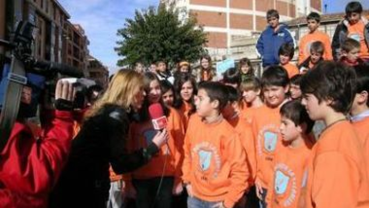 El alumnado de sexto del colegio La Palomera, tras superar una de las pruebas.