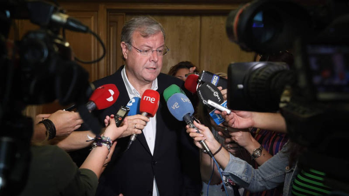 Antonio Silván ayer, en el Ayuntamiento de León.