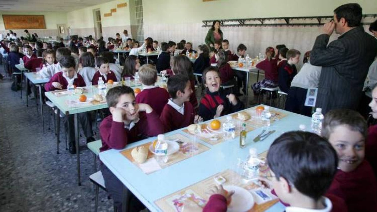 El precio del menú para los comensales habituales será de 4,59 euros más el incremento del IPC.