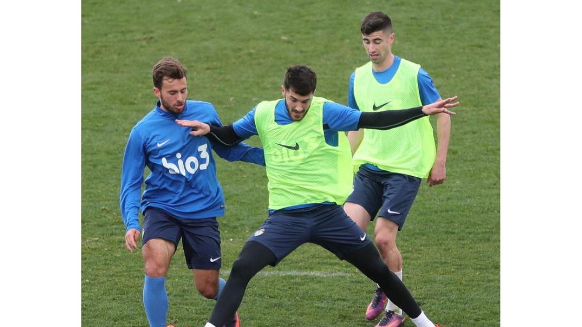 A la Deportiva sólo le vale la victoria en el partido de mañana para seguir aspirando a jugar el playoff de ascenso. L. DE LA MATA