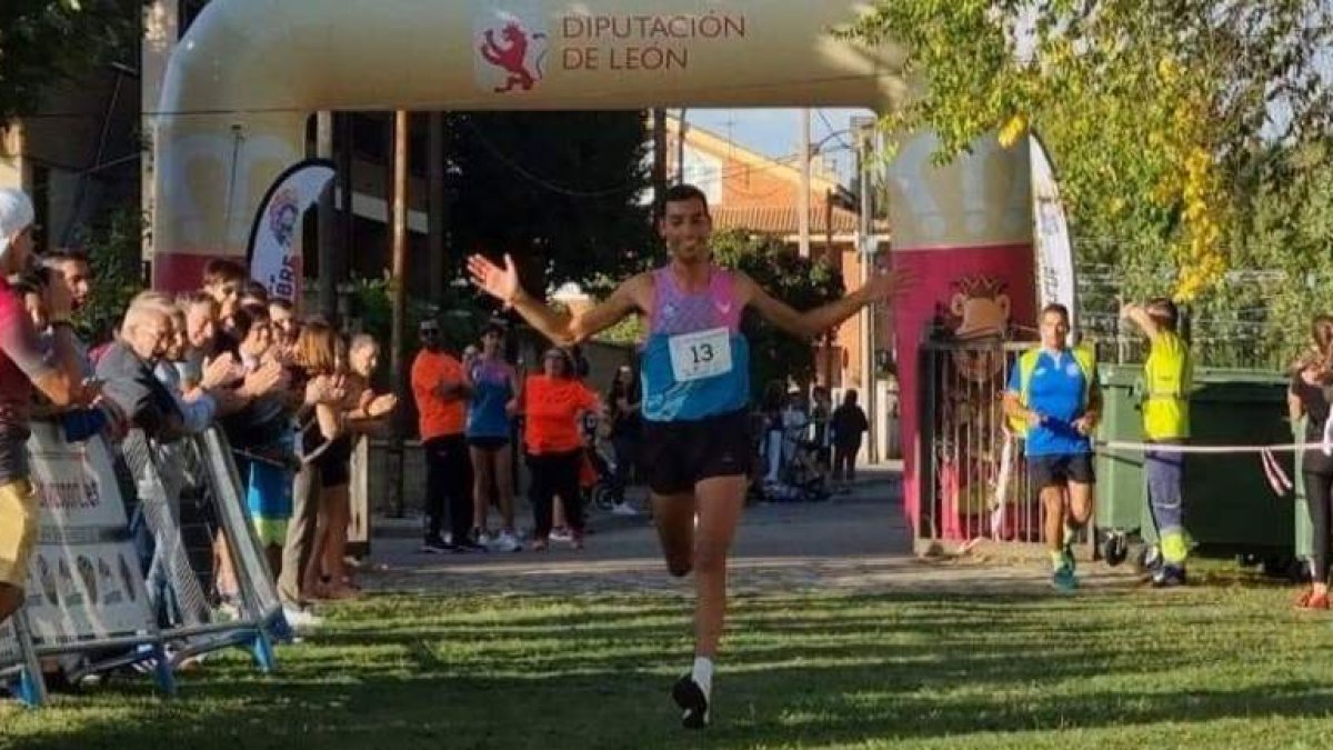 Daniel Alonso se apuntó el triunfo en la categoría masculina. DL