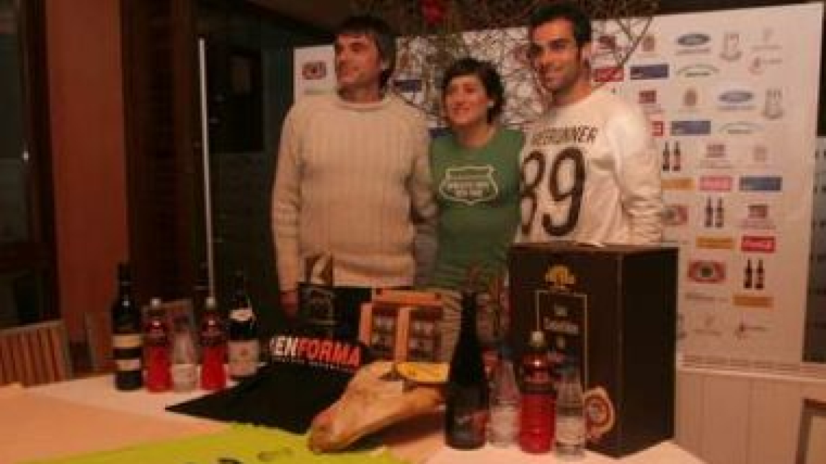 Nacho Morán, Mayte Martínez y Sergio Gallardo, con los premios de este año.