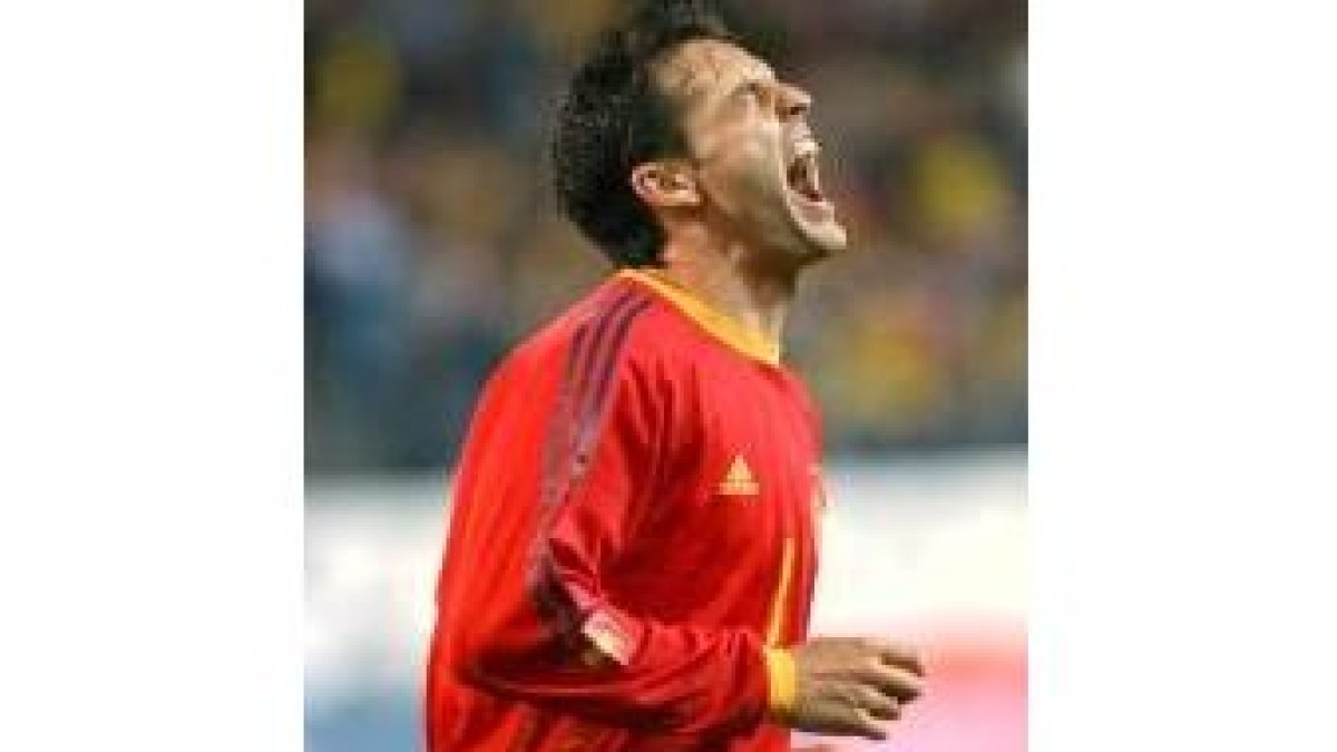 Morientes celebra uno de los goles conseguidos anoche frente a Ecuador