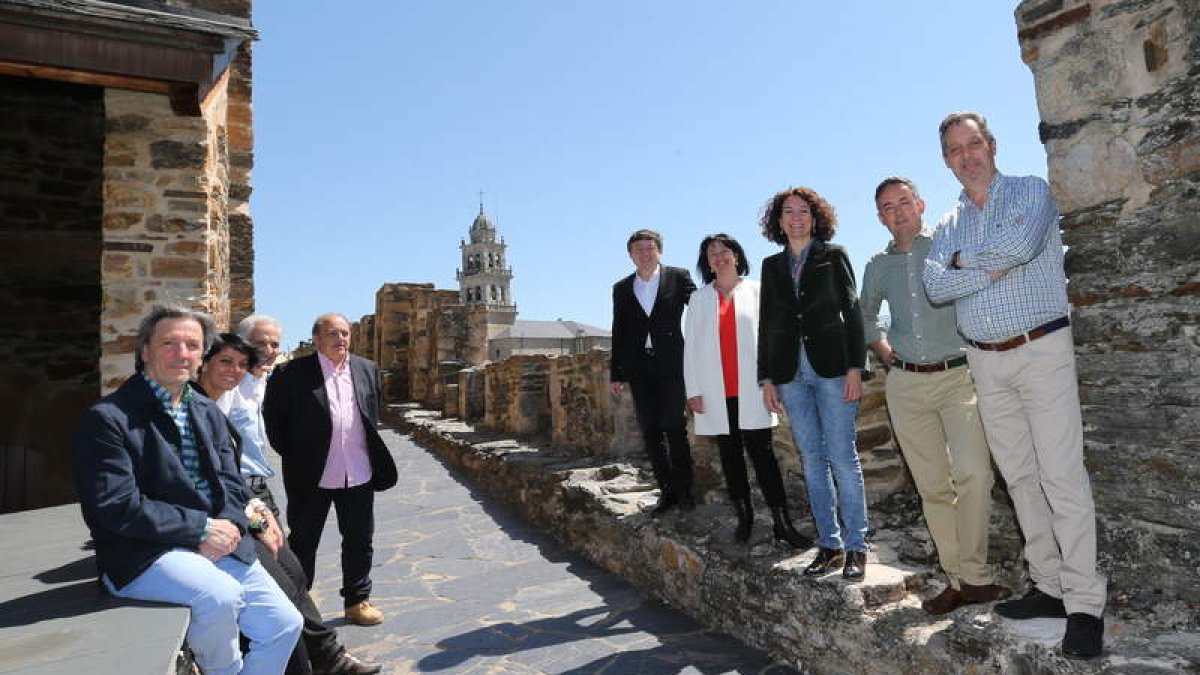 Pedro Muñoz (Coalición por el Bierzo), Rosa Luna (Ciudadanos), Luis Prieto (Vecinos Ponferrada) Miguel Ángel Fernández (Ponferrada en Común), Samuel Folgueral (USE-Bierzo), Ángela Marqués (PSOE), Gloria Fernández Merayo (PP), Manuel Ángel Morales (UPyD) y