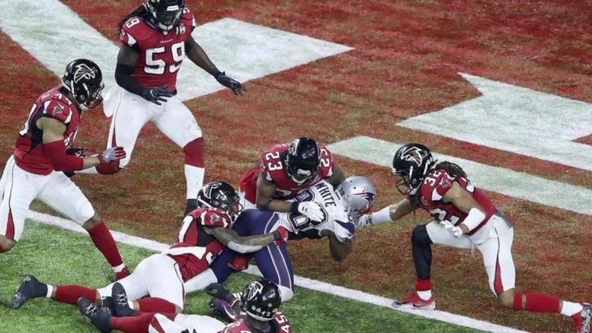 James White consigue el touchdown definitivo.