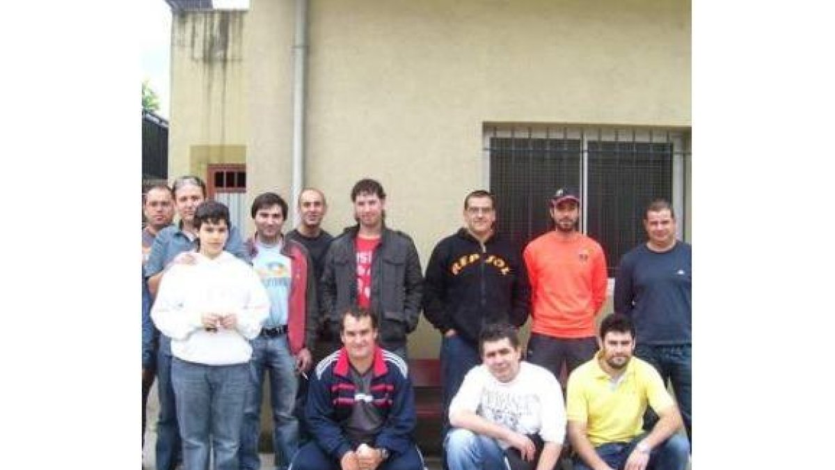 Un ejemplar de canario rizado de París o parisien, ganador del último campeonato de Galicia.