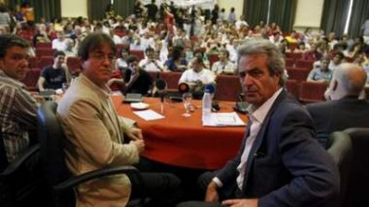 Imagen de una asamblea informativa organizada ayer en Madrid por UGT y CC.OO. en el sector de la Edu