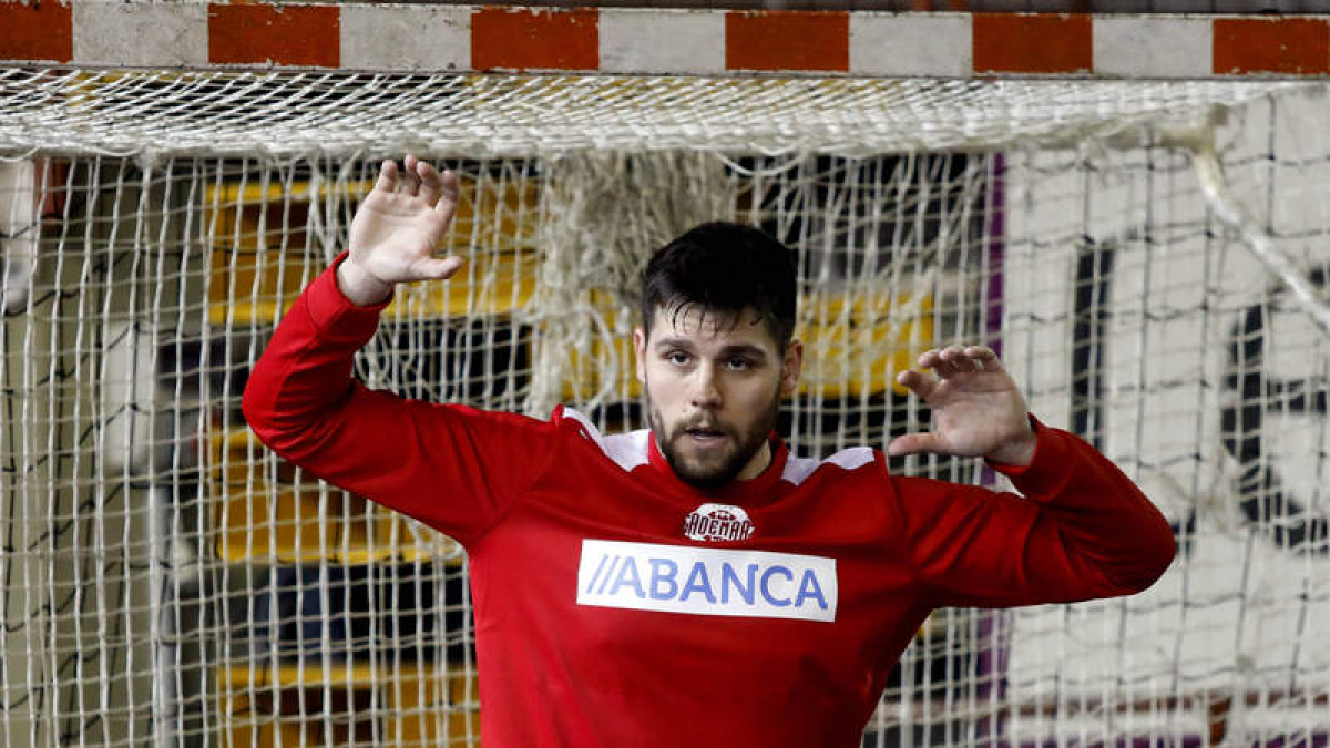 Dino Slavic ya se entrenó con el Abanca Ademar el pasado mes de marzo. MARCIANO PÉREZ