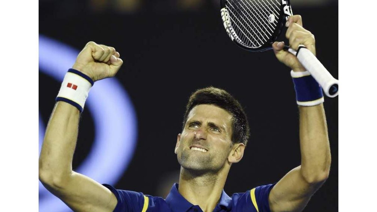El tenista serbio no oculta su alegría tras derrotar a Federer para pasar a la final.