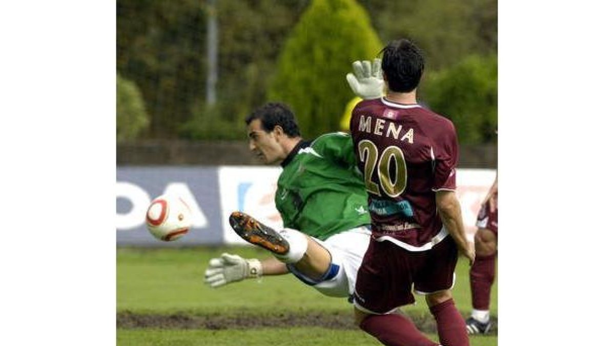 Mena con este remate superaba al portero Ramírez y lograba el primer empate de la Cultural ante la R