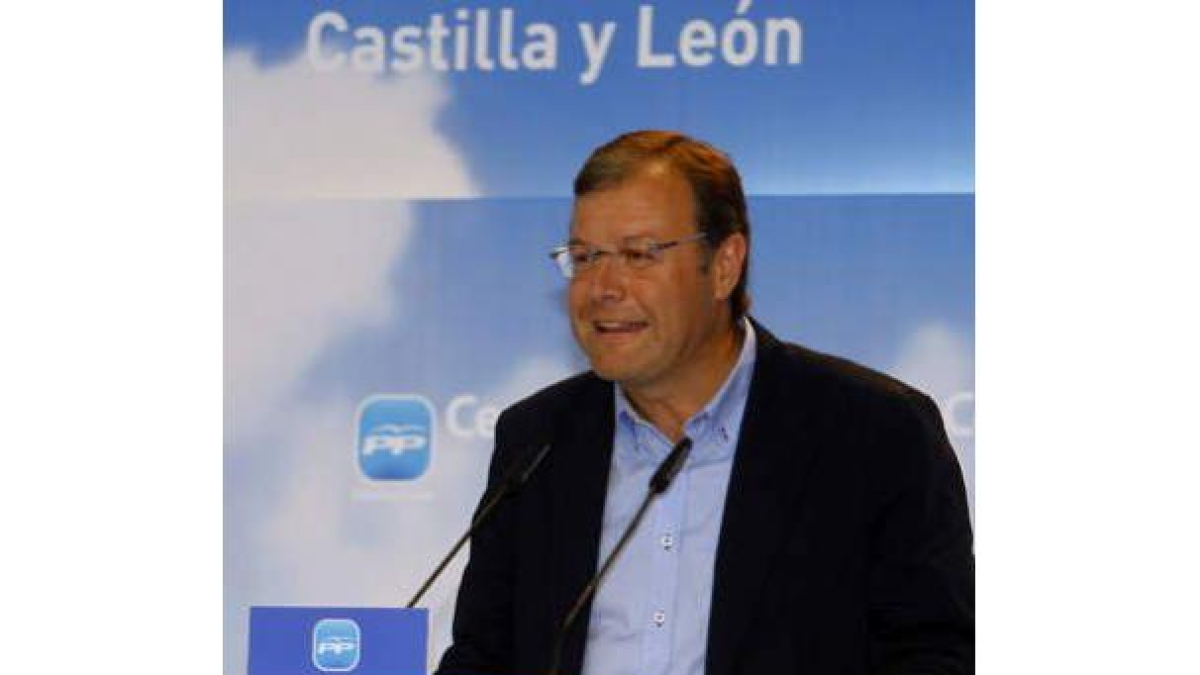 Antonio Silván dio paso a Juan Vicente Herrera.