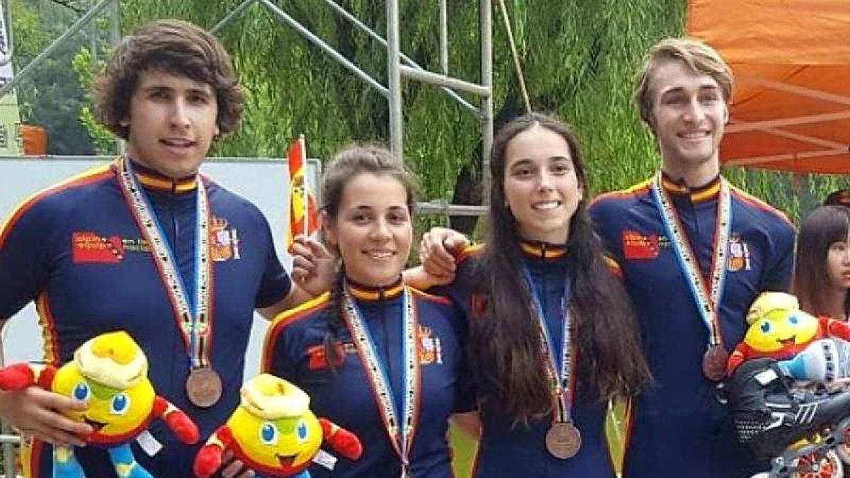 Marte-Egeria y Nuria se colgaron el bronce por equipos. DL