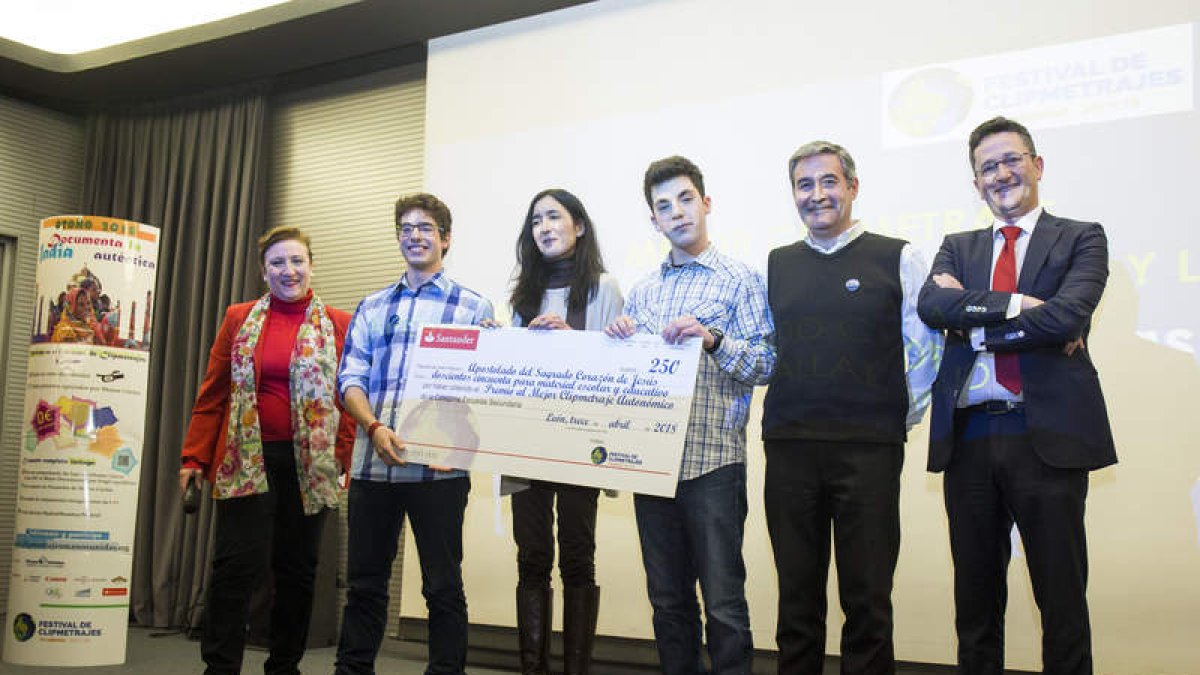 Entrega de premios celebrada en el Ayuntamiento de León. FERNANDO OTERO PERANDONES