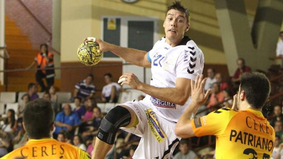 Aguirrezabalaga, en el choque ante el Villa de Aranda.