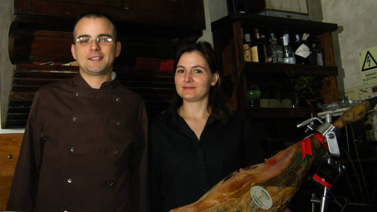 Marcos Louzao y Raquel Castañeda en la Parrilla Louzas.