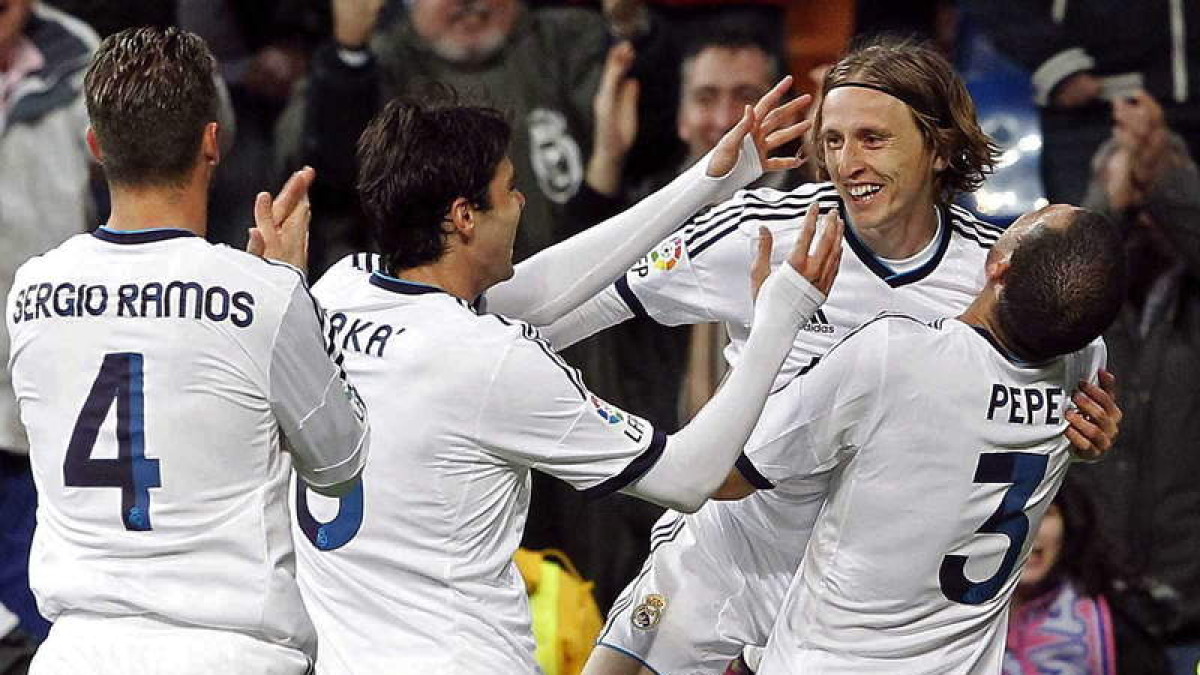 Modric celebra su gol, el tercero del equipo, junto a Ramos, Pepe y Kaká.