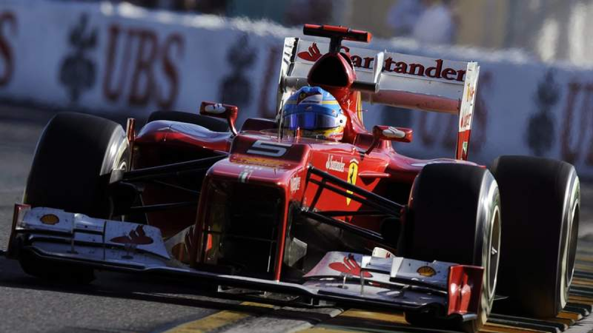 El piloto español Fernando Alonso en acción durante el Gran Premio de Australia.