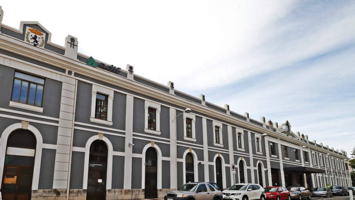 La antigua estación de tren de León, también en obras. RAMIRO