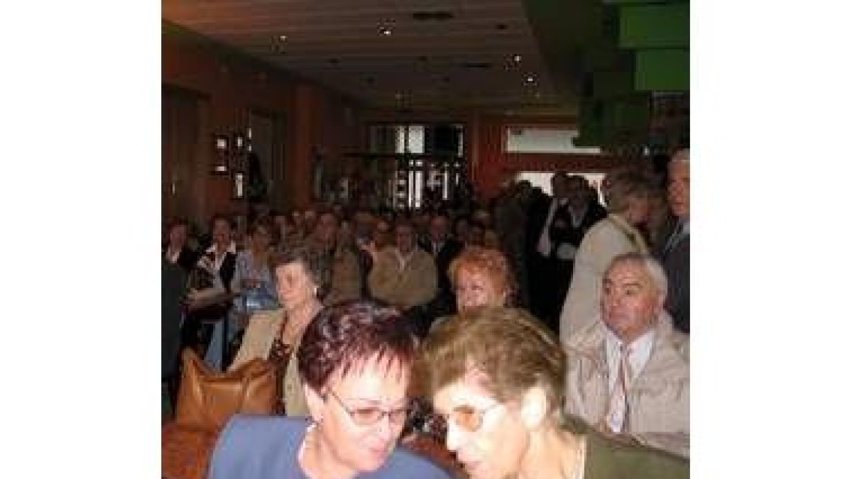 Una instantánea de los miembros del Centro Galicia en su sede