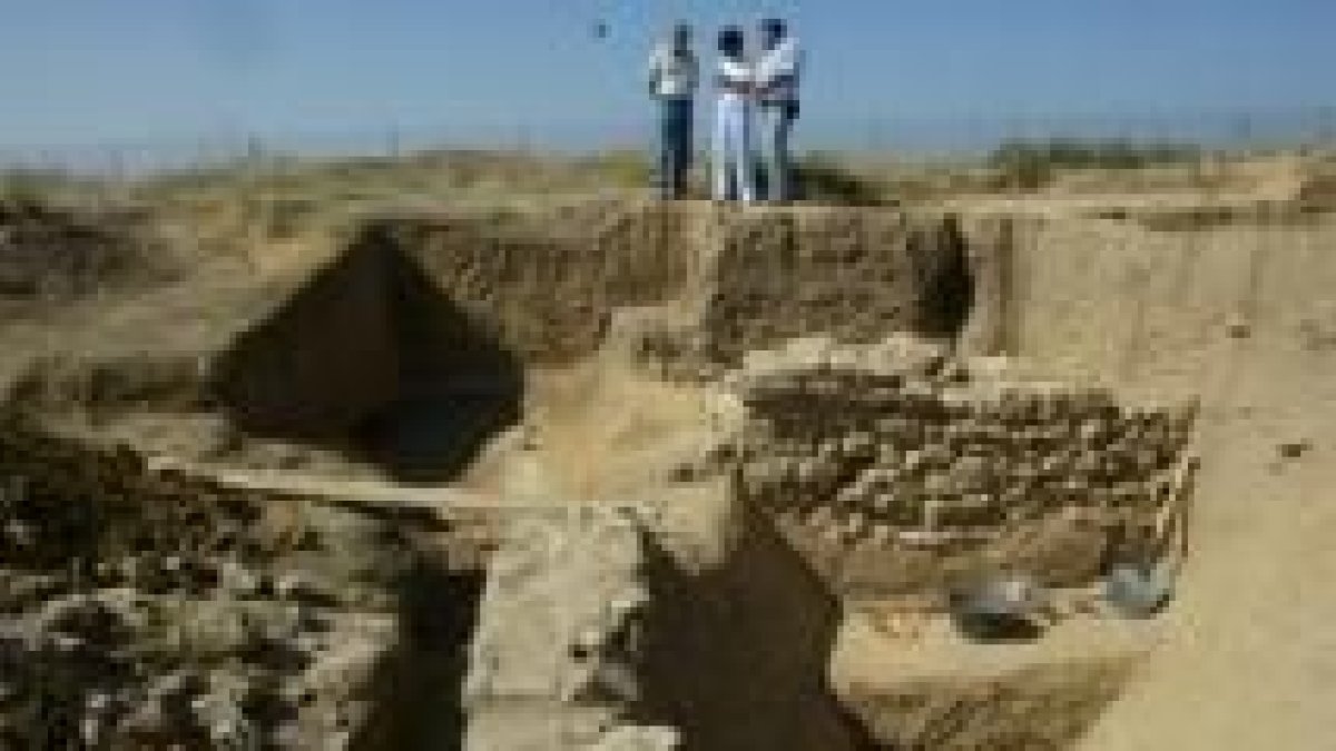 Imagen de un rincón de las ruinas de Lancia, ciudad romana enclavada sobre un poblado astur