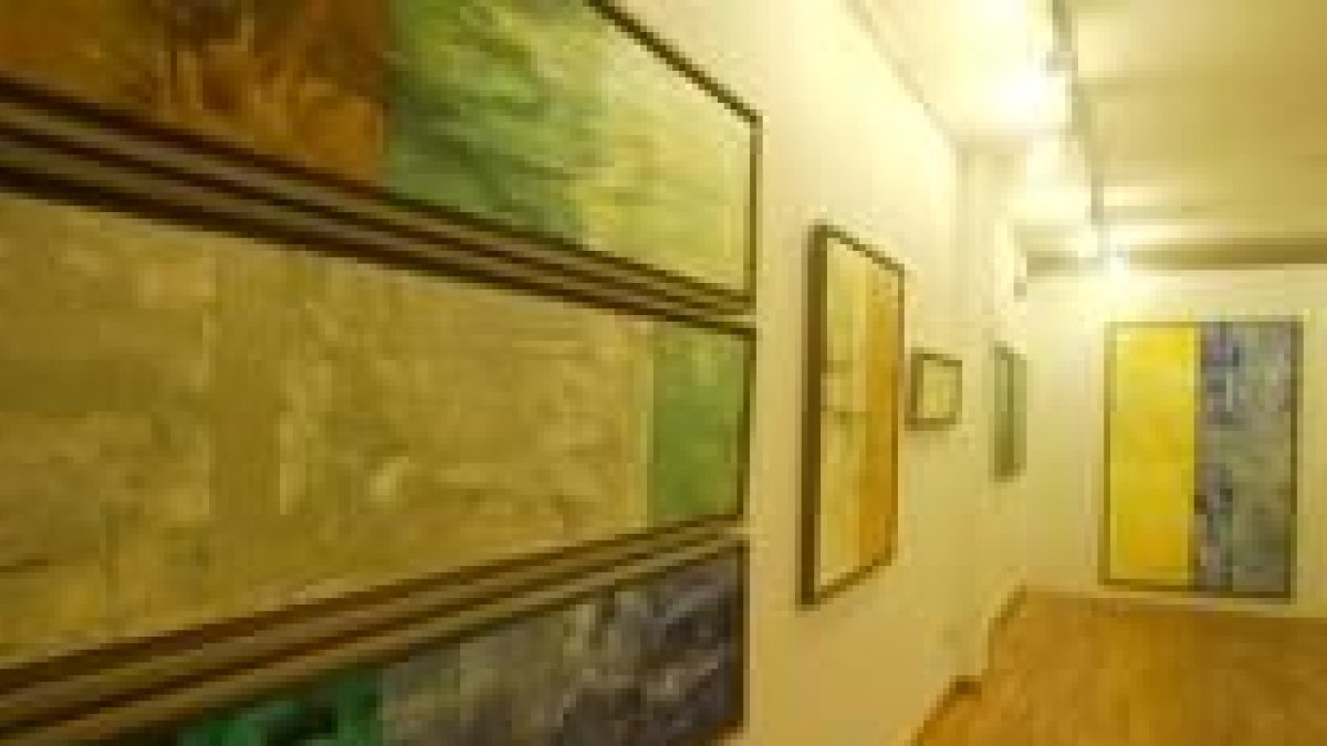 Aspecto de algunas de las obras de Miguel Ángel Moset expuestas en la galería Sardón