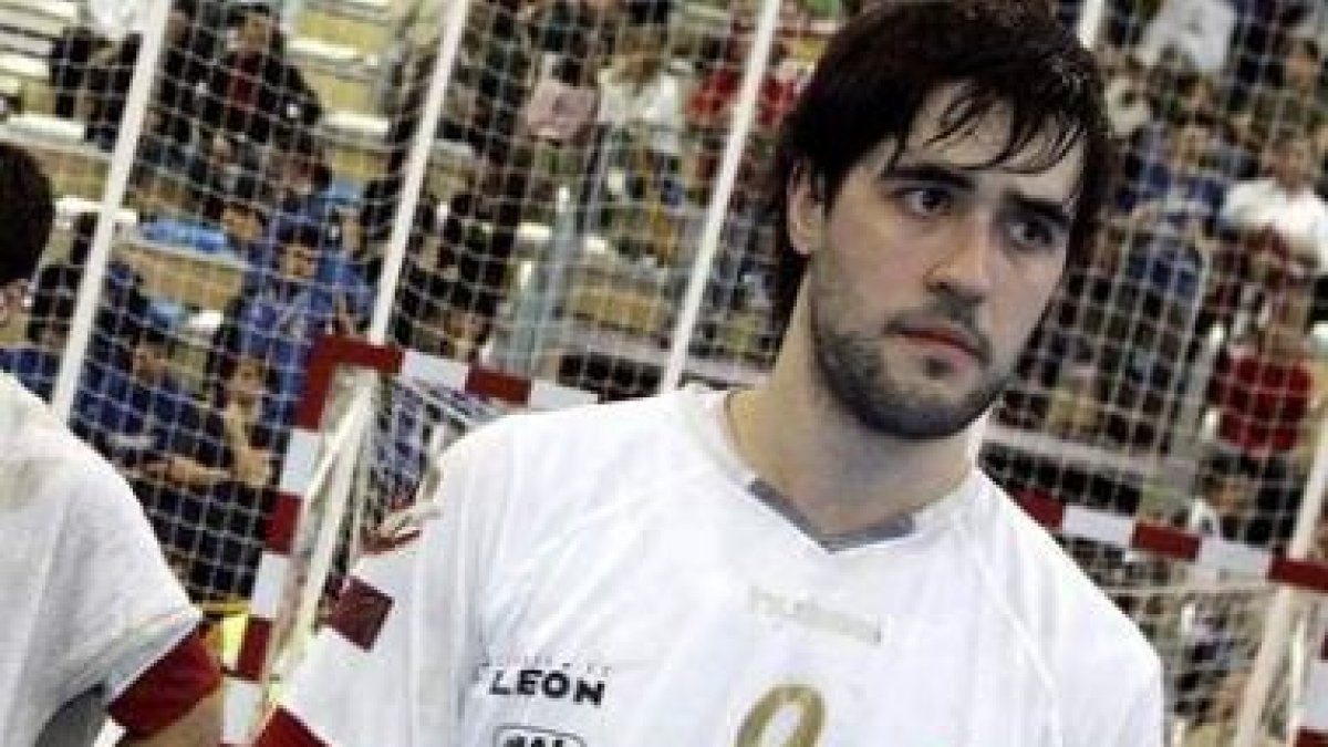 Raúl Entrerríos luciendo en su camiseta el número nueve durante su etapa en el Ademar.