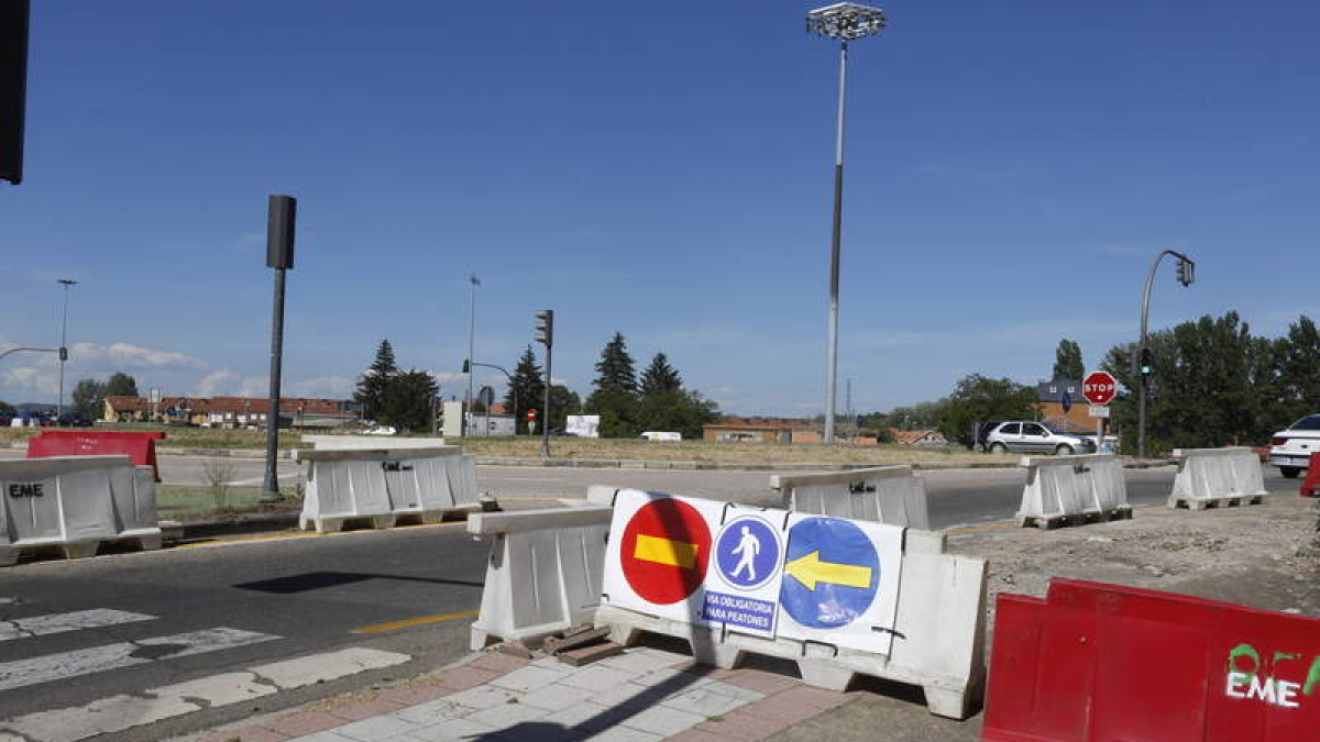 Obras en el cruce de La Granja.