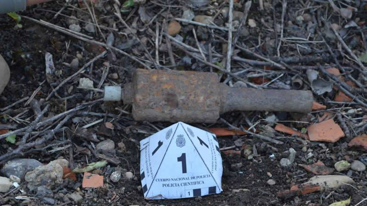 El artefacto hallado en San Andrés del Rabanedo.