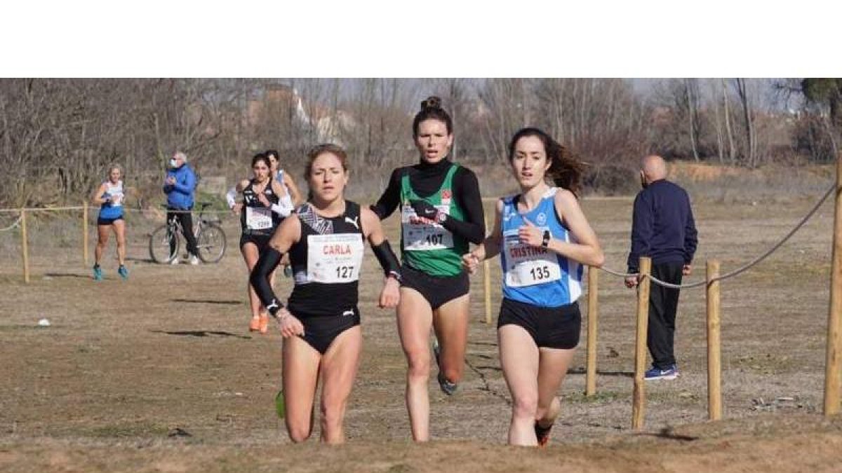 Blanca Fernández, en el centro, buscará el podio en Oeiras al igual que Marta y Celada. SPORTMEDIA