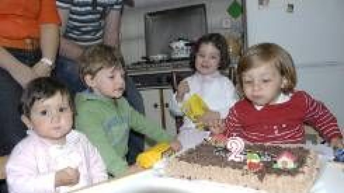 Celia, Héctor e Irene acompañaron a Álvaro durante su cumpleaños