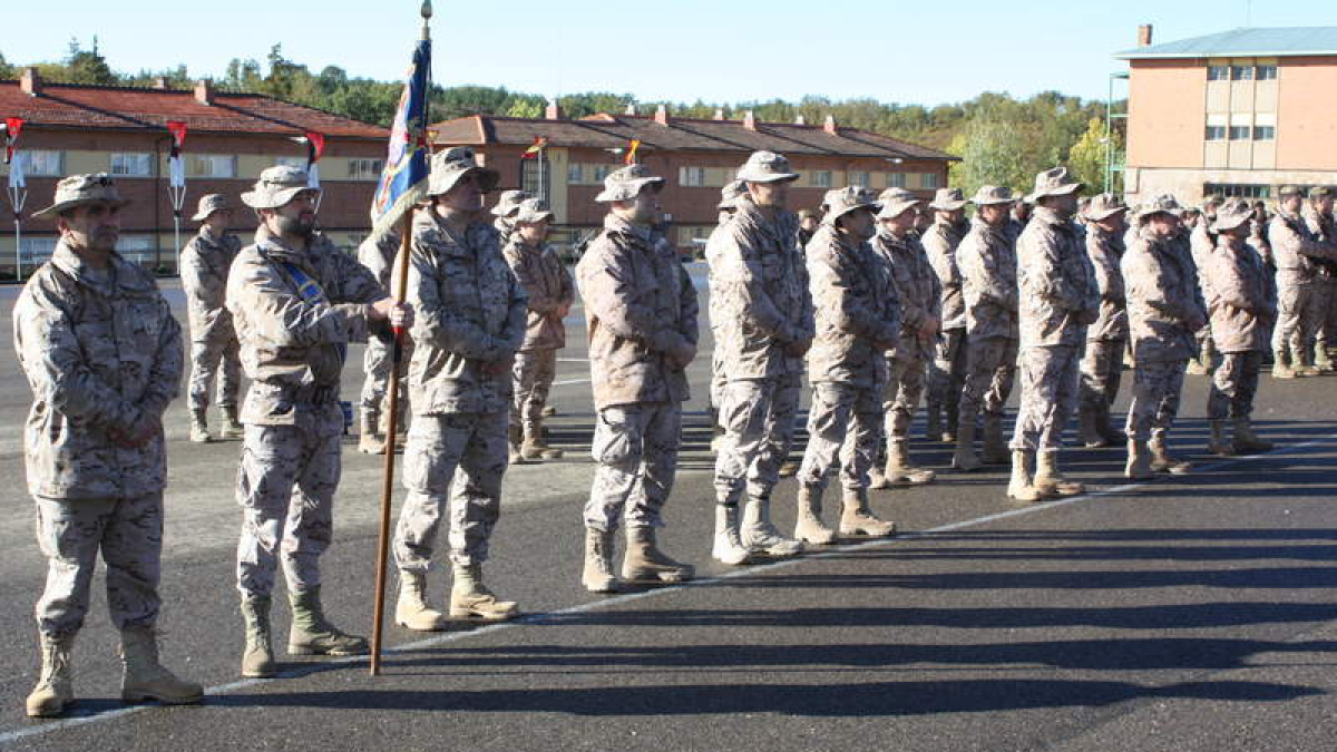 Acto militar de despedida de los soldados de la base de Ferral que partirán hacia Afganistán.