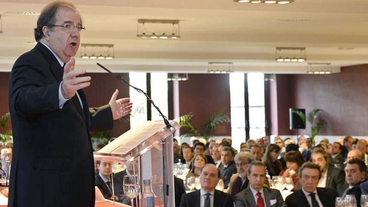 Herrera, ayer, en su intervención ante distintos representantes de la Comunidad.
