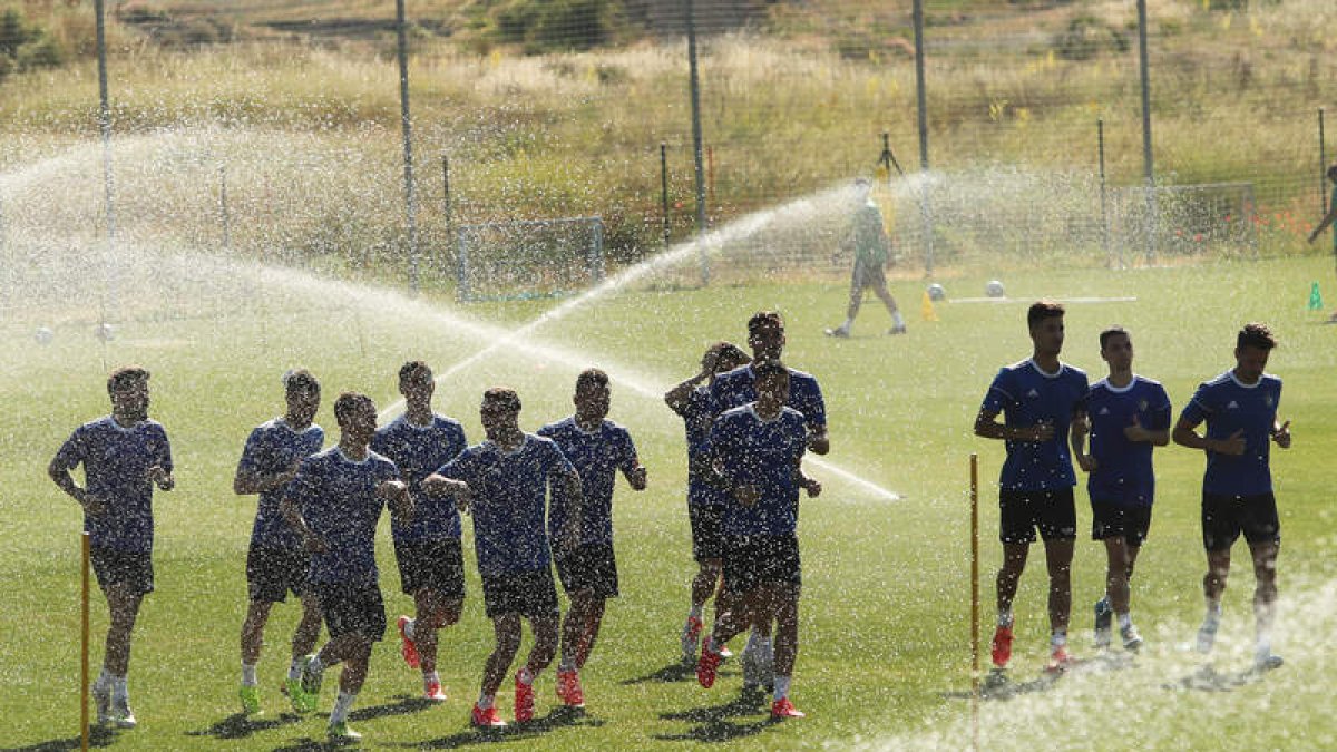 La Deportiva entrenó ayer y hoy espera conocer detalles sobre su hoja de ruta. ANA F. BARREDO