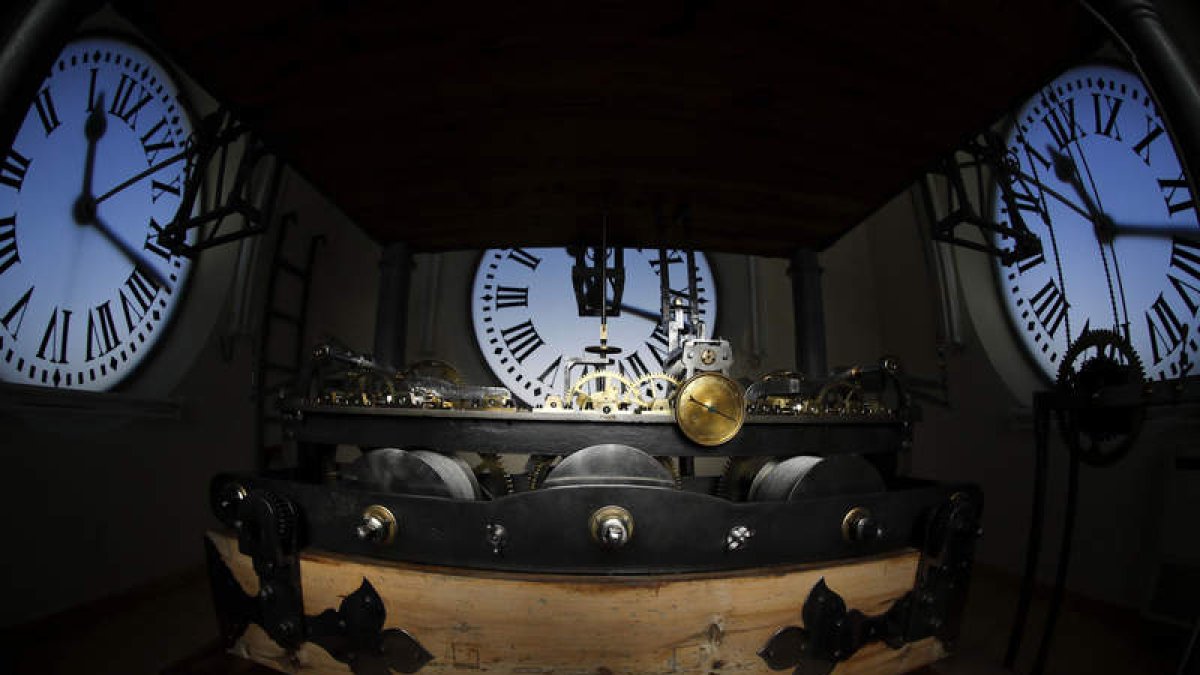 Detalle de la maquinaria del reloj de la Puerta del Sol. JUAN CARLOS HIDALGO
