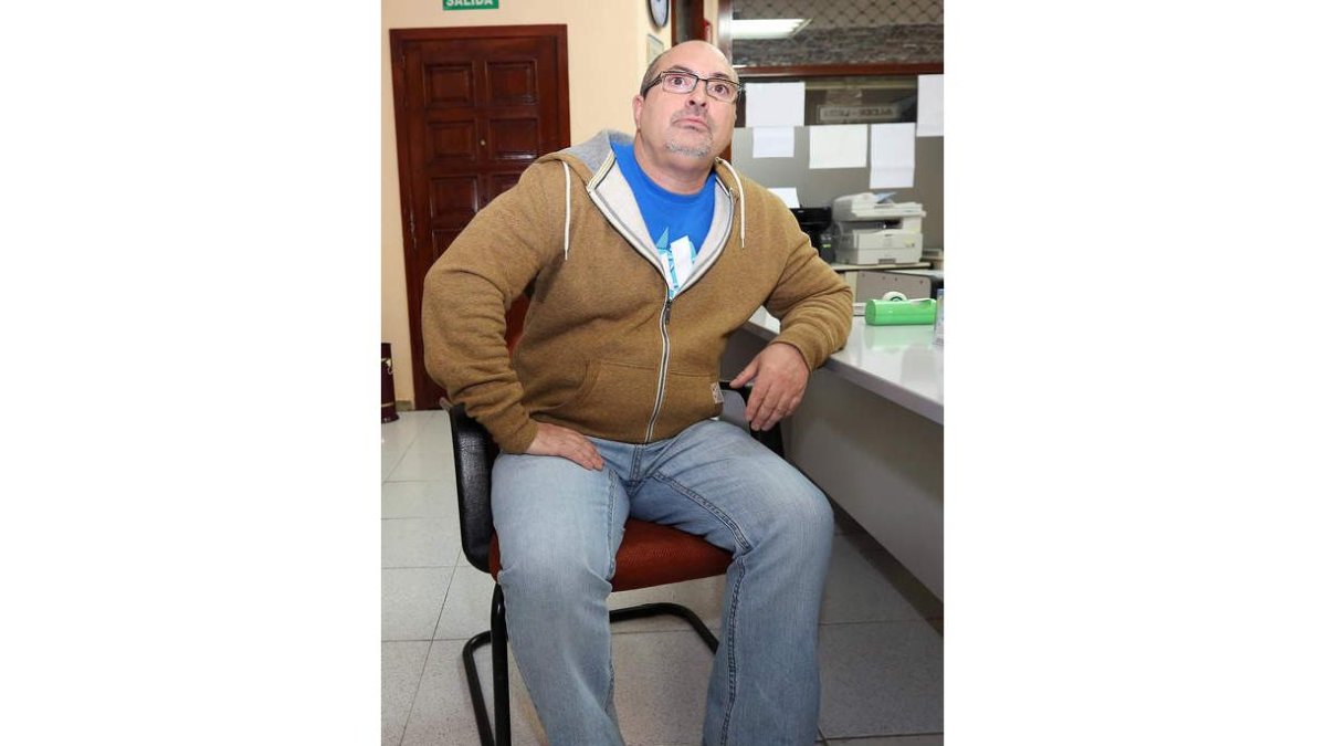 Fernando Fernández en la sede de Cocemfe.