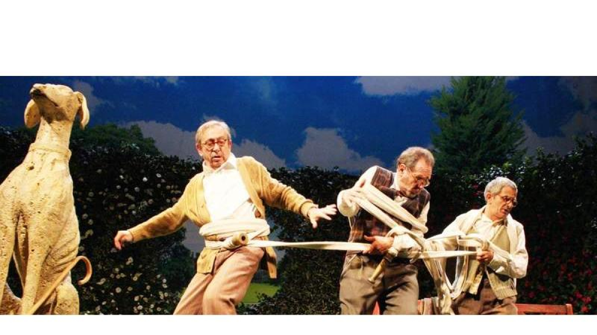 Los actores Luis Varela, Juan Gea e Iñaki Miramón en una escena de la obra ‘Héroes’, de Gérald Sibleyras. DL
