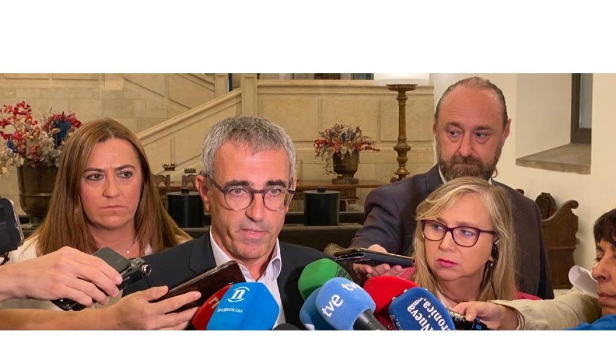 Fidel Vázquez y a su izquierda Virgina Barcones. MIGUEL F.B.