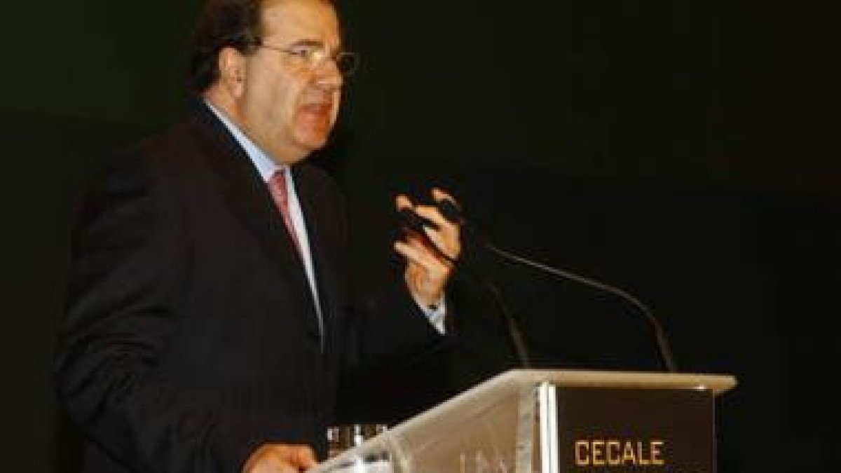 El presidente de la Junta de Castilla y León, Juan Vicente Herrera, durante la entrega de los Cecale