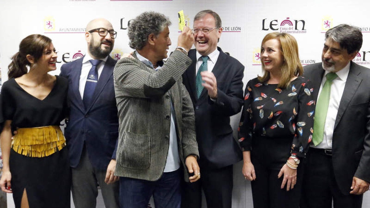 Guerrero y Silván, en el centro, durante la presentación.