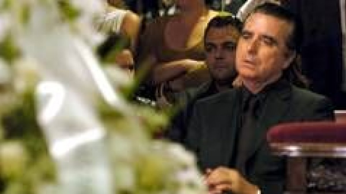 José Ortega Cano lloró amargamente en la capilla ardiente por la muerte de su mujer Rocío Jurado