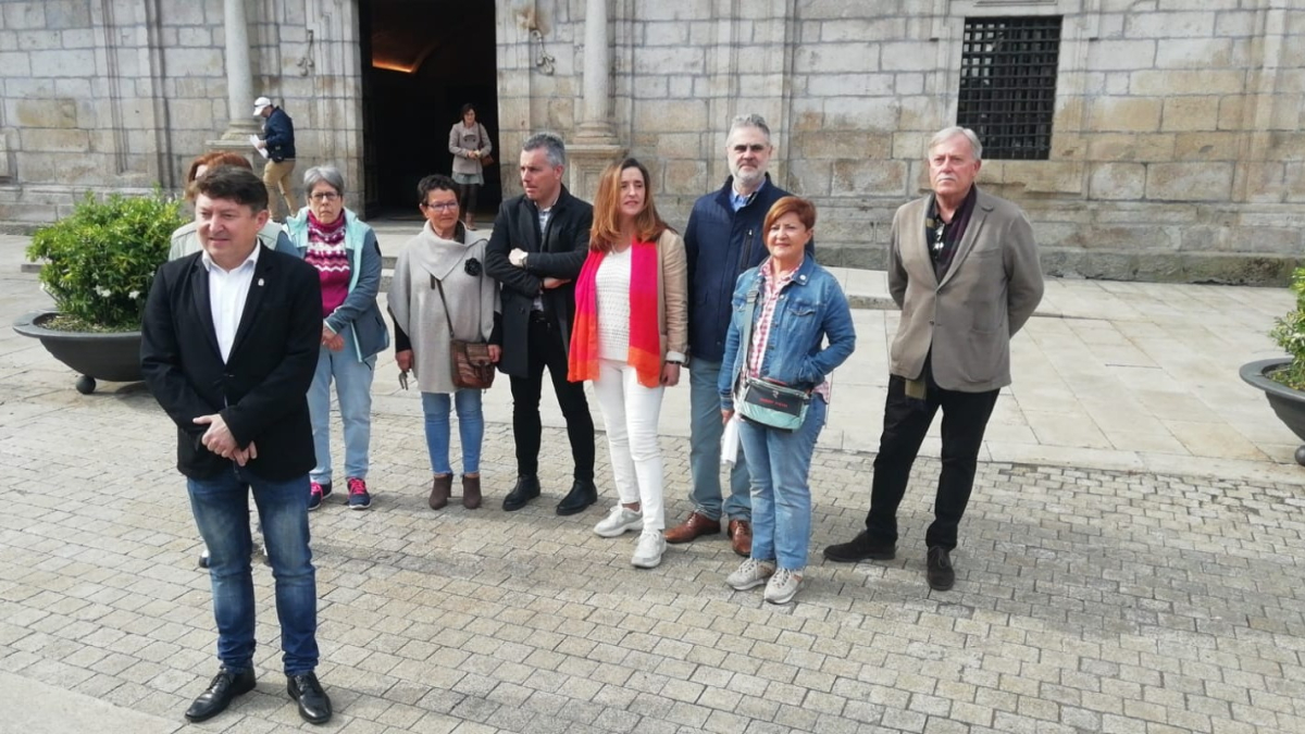 Samuel Folgueral, con su equipo. ANA F. BARREDO