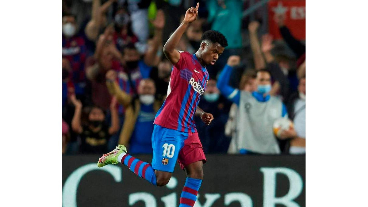 Ansu Fati se convirtió en la estrella de un Barcelona que fue de menos a más. ALEJANDRO GARCÍA