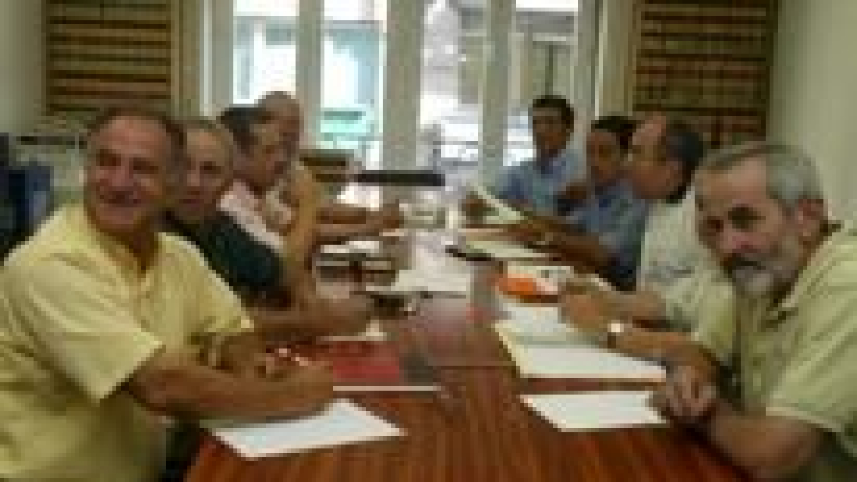 Los regantes leoneses se reunieron ayer por la mañana con los técnicos de la CHD en su sede de León