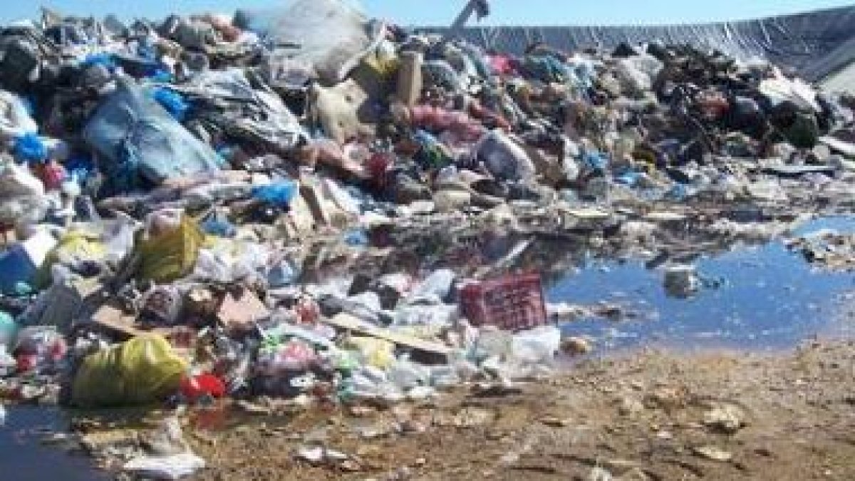 Basura acumulada en el vaso del CTR.