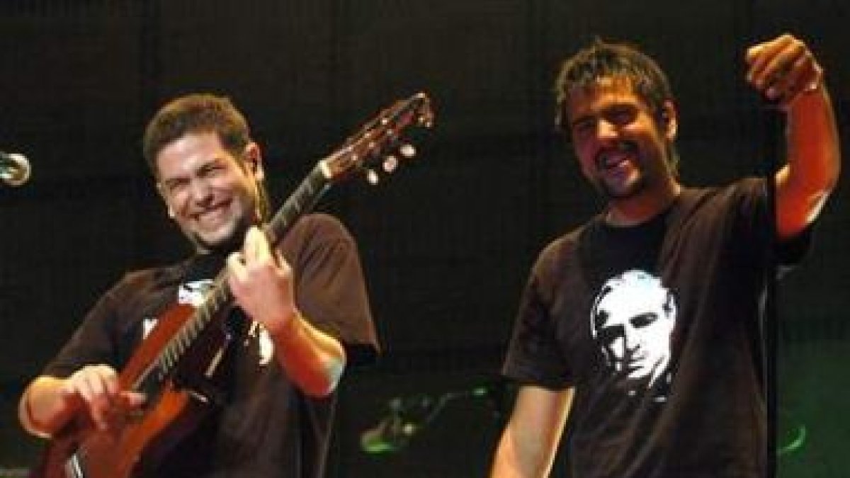 Los hermanos José y David Muñoz desembarcan esta noche en el León Arena con su gira «Estopa X