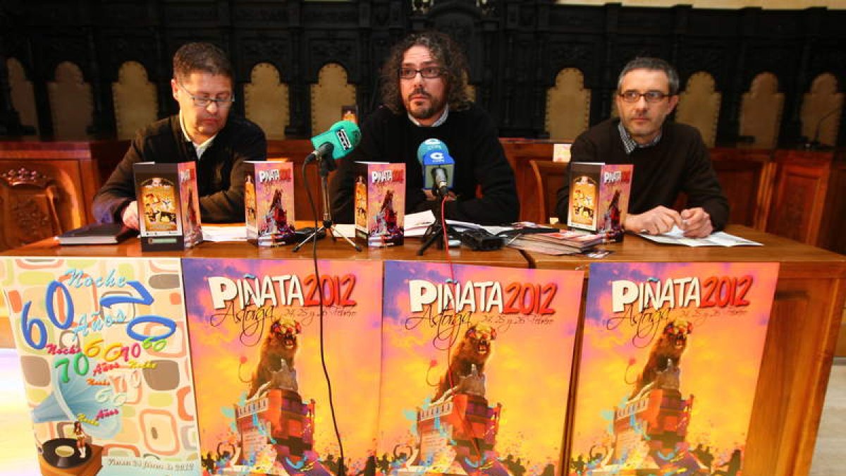 Manuel González, técnico, César Núñez, concejal de fiestas y Antonio Morales, técnico.