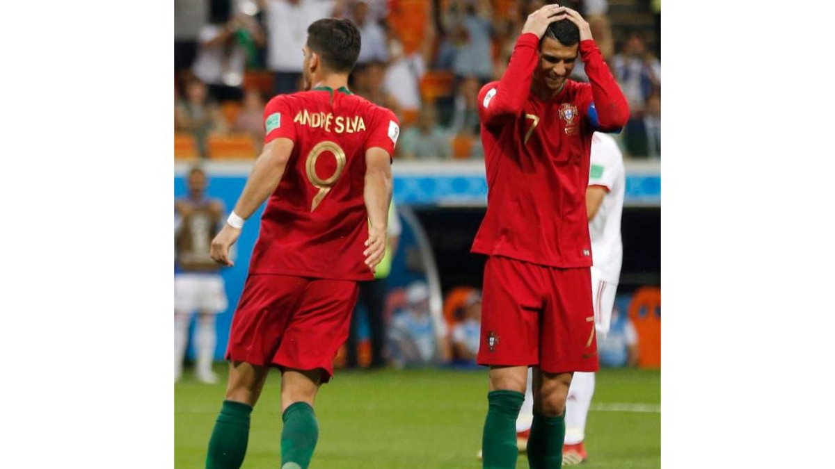 Cristiano Ronaldo se lamenta del penalti fallado frente a Irán. LESSER