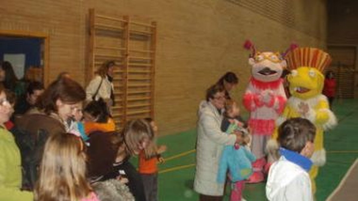 Los personajes de Los Lunnis amenizaron la fiesta infantil