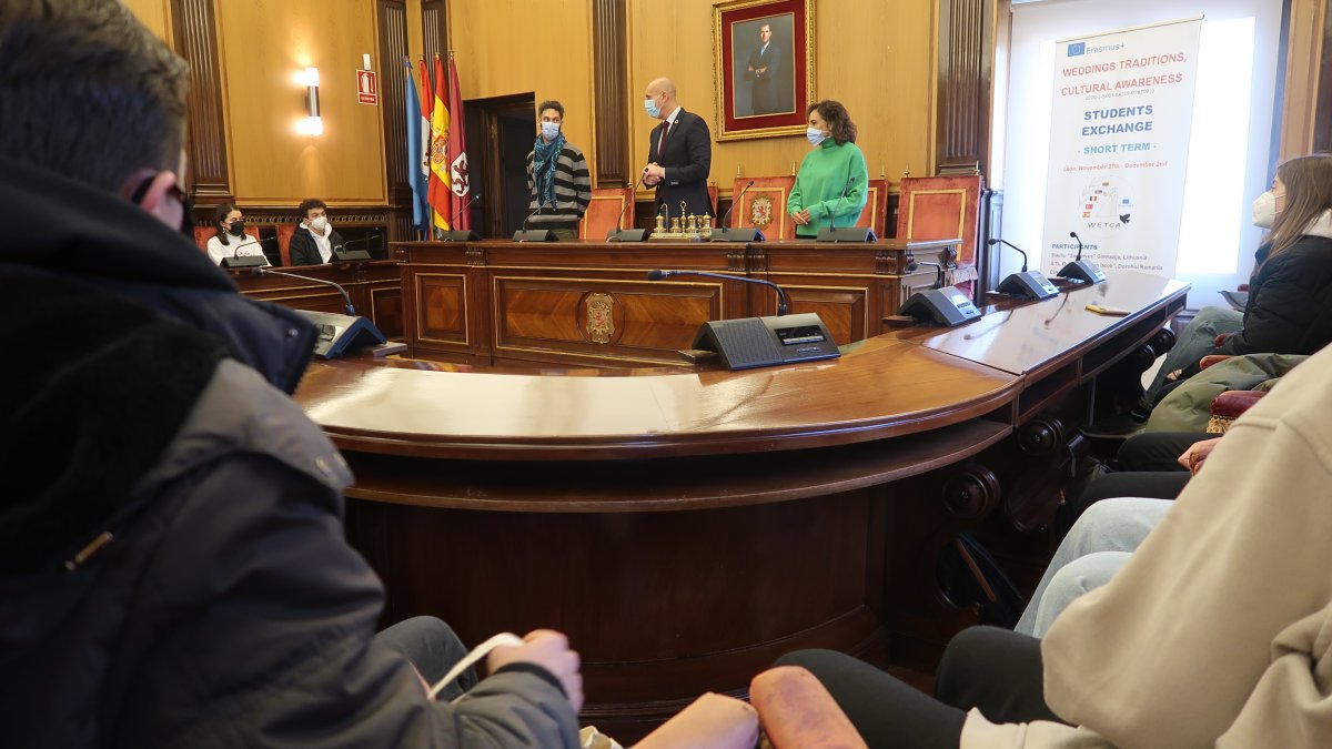 Recepción en el Ayuntamiento de León a los Erasmus+ del IES Padre Isla,. AYUNTAMIENTO DE LEÓN