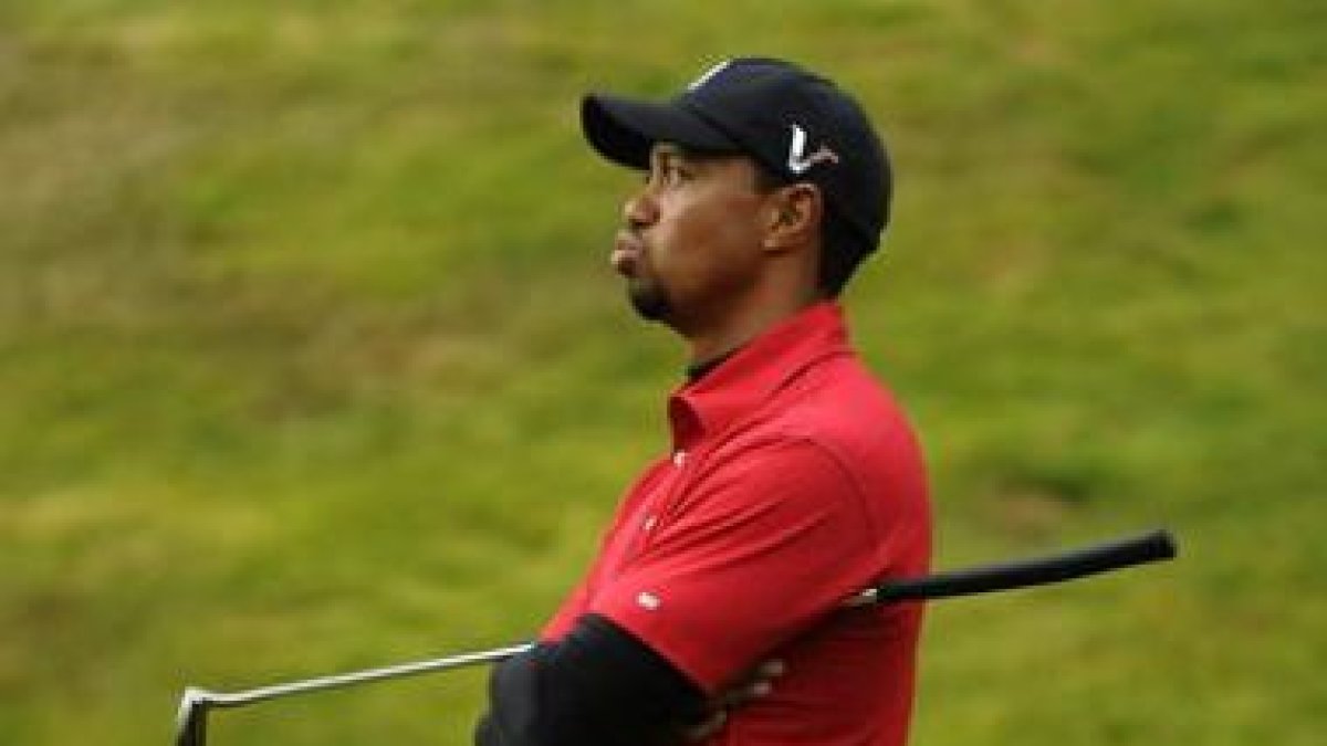 Tiger Woods se desespera tras verse superado por Graeme McDowell.